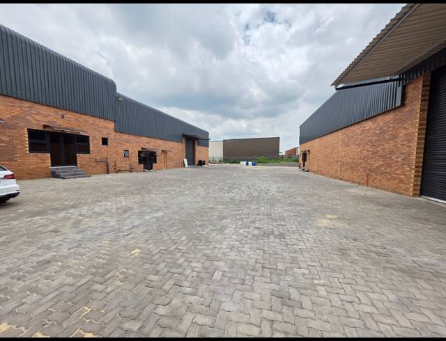 1,162M² WAREHOUSE TO LET IN ORMONDE